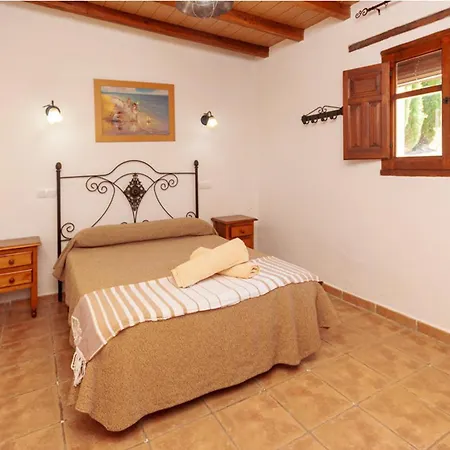 Charming House In With Private Pool